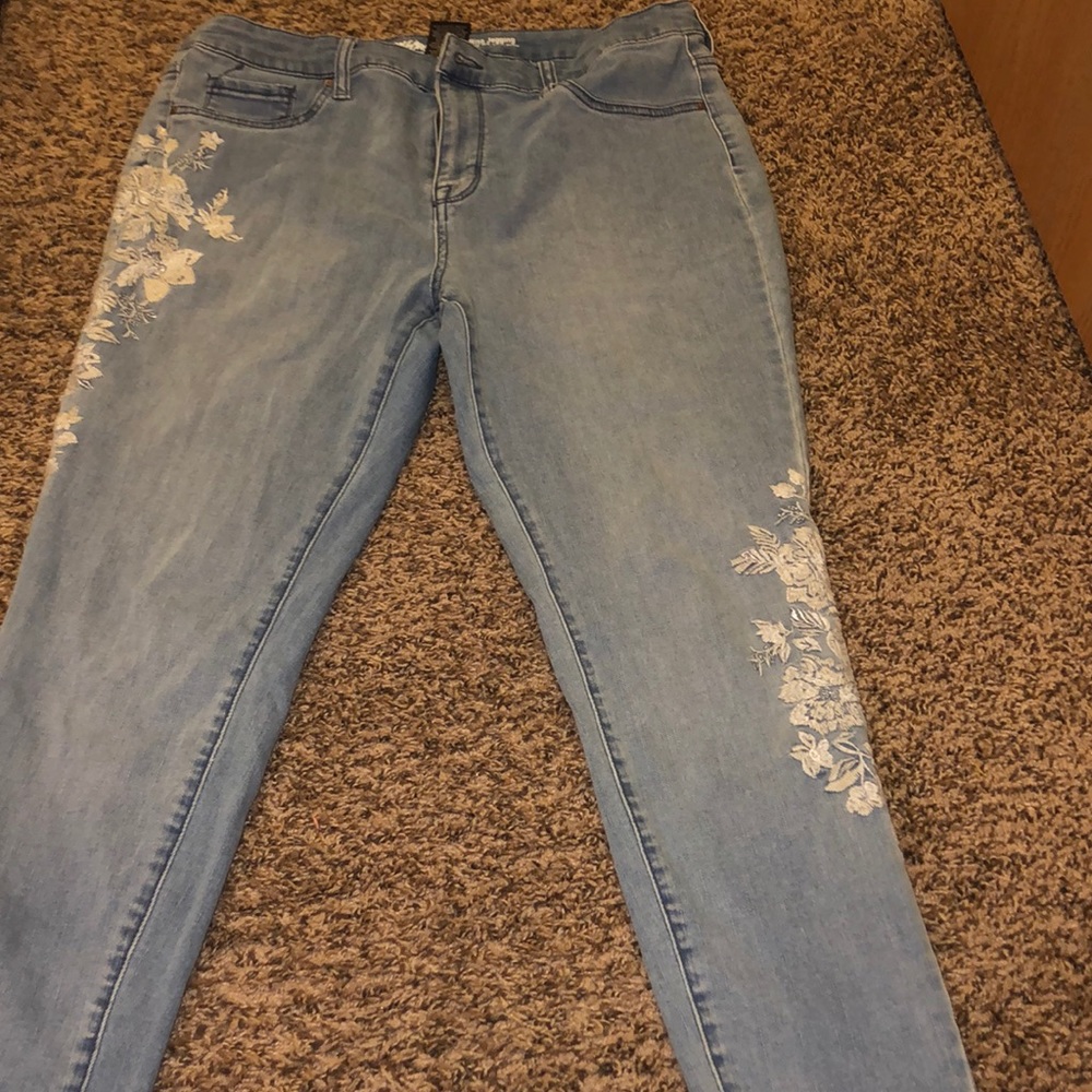 Stone wash jeans,lace floral